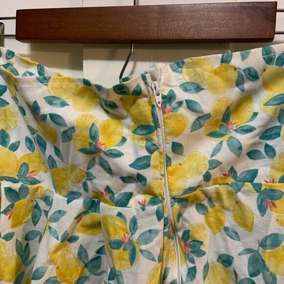 Vintage retro hand made lemon skirt w lace at hem! Measures a womens small. - Picture 4 of 4